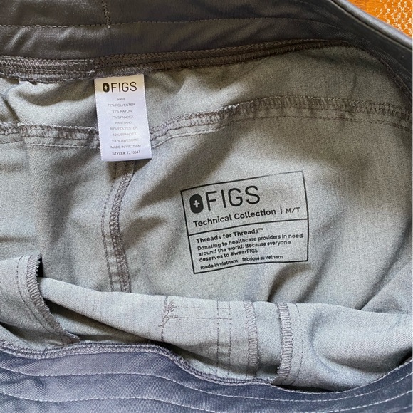 FIGS scrubs - Picture 2 of 2